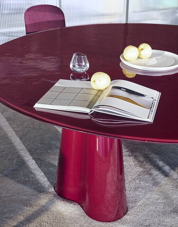 Trefoil Base Round Dining Table